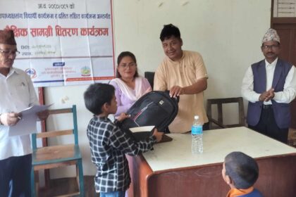 शैक्षिक सामग्री हस्तान्तरण गर्दै ।